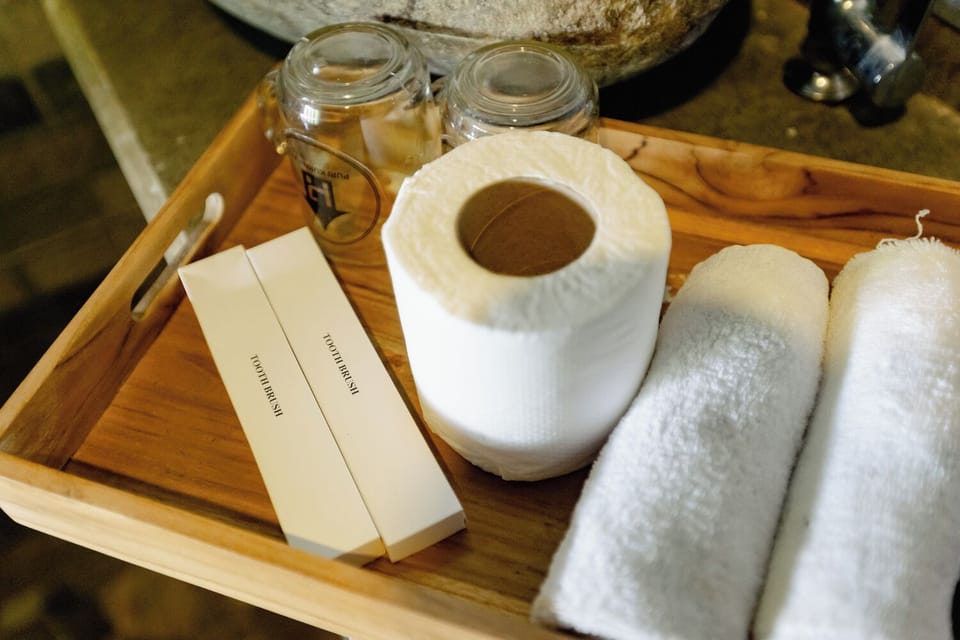 Premier Room, Pool View | Bathroom amenities | Shower, rainfall showerhead, free toiletries, hair dryer