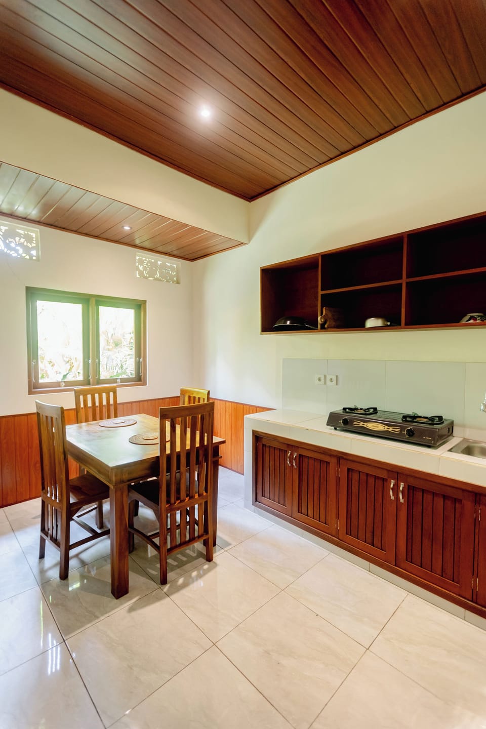 Suite, Garden View | Private kitchen | Fridge, stovetop