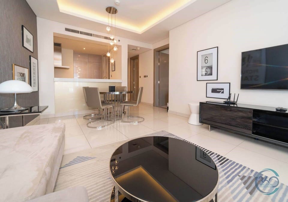 Luxury Apartment, 1 King Bed with Sofa bed, Pool View | 1 bedroom, soundproofing, iron/ironing board, WiFi (free)
