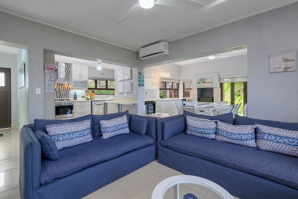 Superior Villa, Sea View | Living area