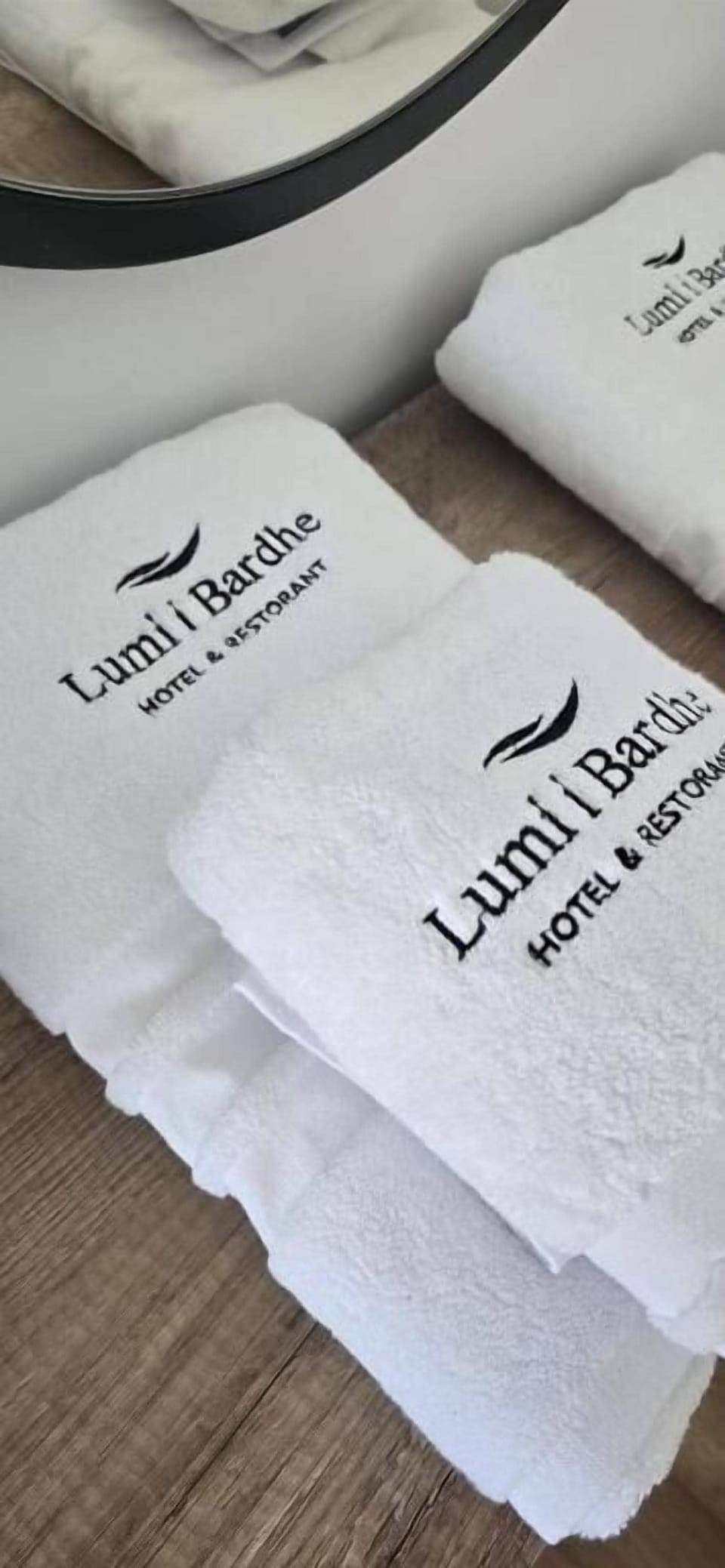 Deluxe Double Room | Desk, WiFi (free), bed sheets