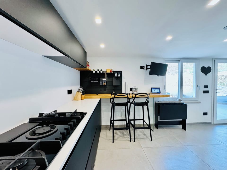Luxury Penthouse | Private kitchen | Fridge, microwave, oven, stovetop