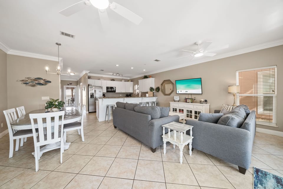 House, 3 Bedrooms | Living area | Smart TV