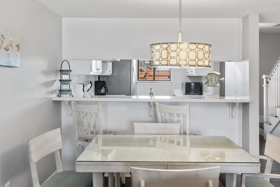 Townhome, 2 Bedrooms | Dining