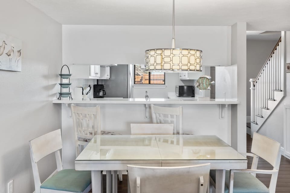 Townhome, 2 Bedrooms | Dining