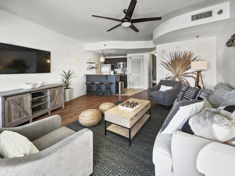 Condo, 1 Bedroom | Living area