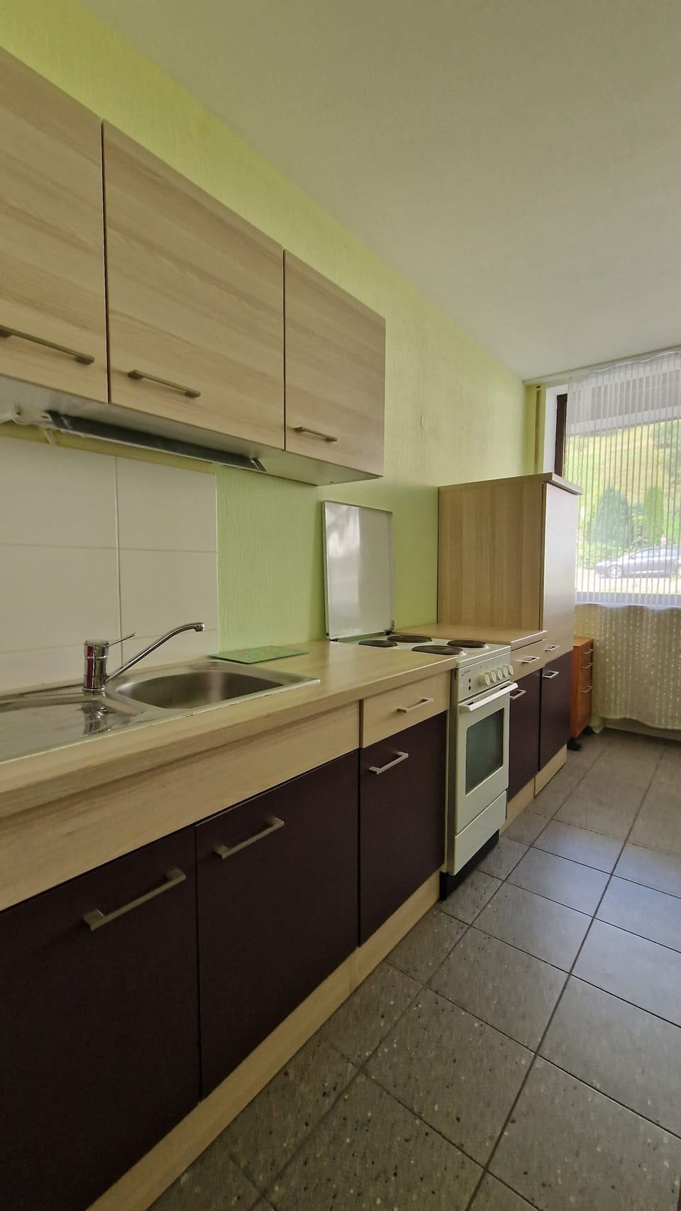 Electric kettle, highchair