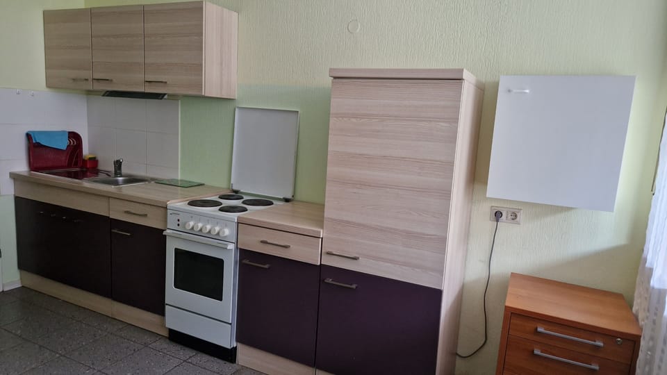 Electric kettle, highchair