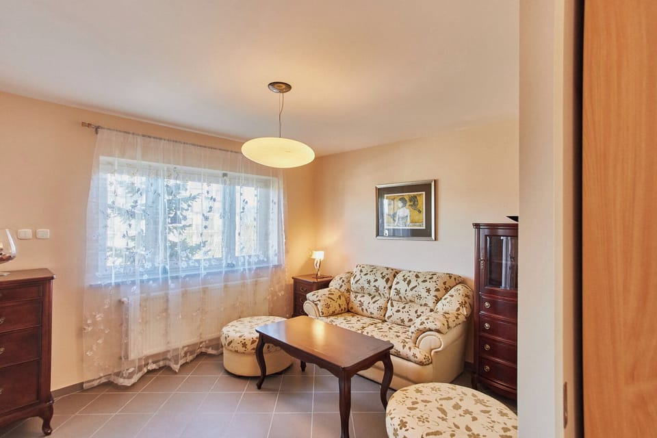 Junior Suite | 1 bedroom, iron/ironing board, WiFi (free)