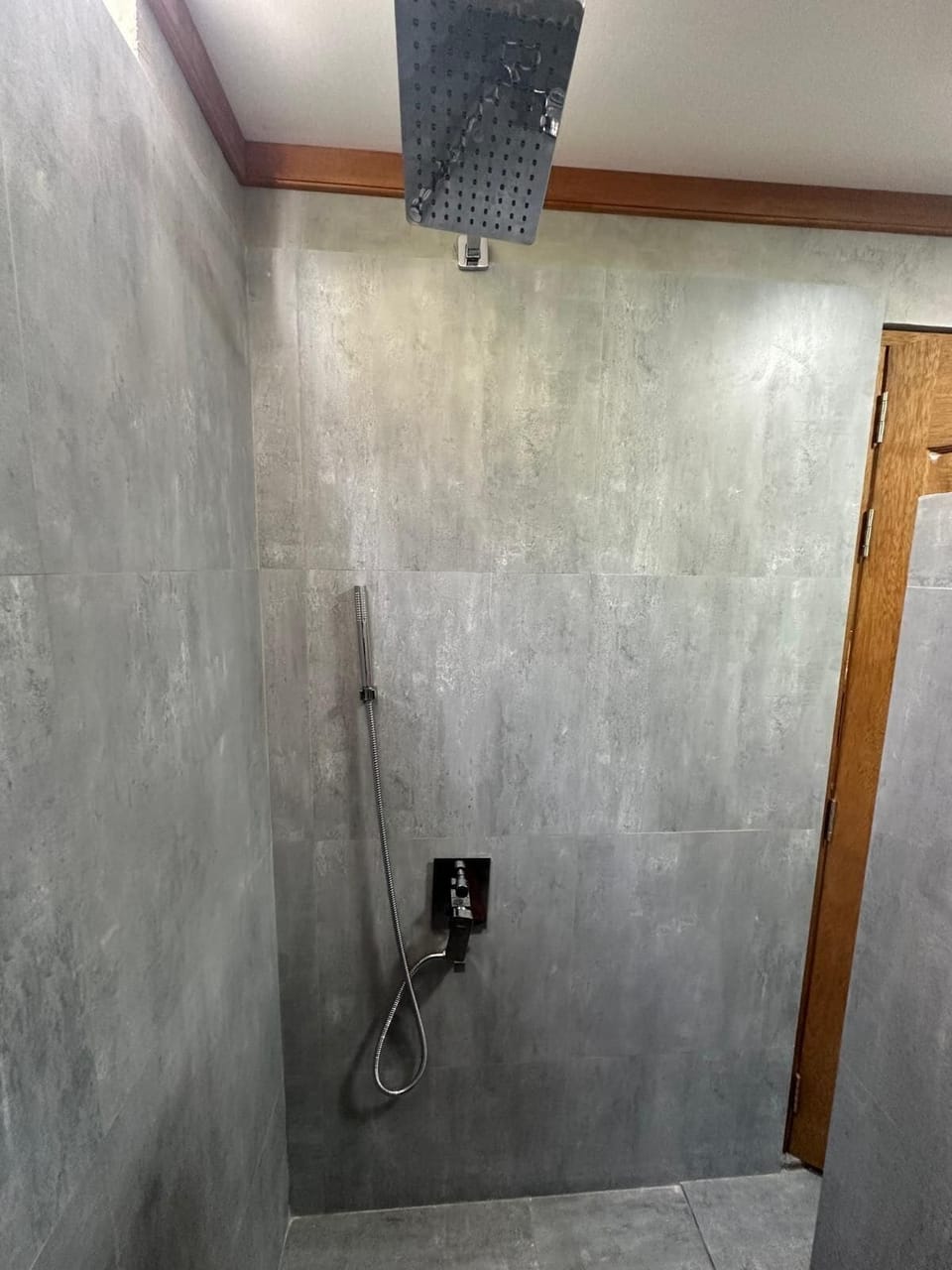 Deluxe Double Room, Beach View | Bathroom | Free toiletries, soap, shampoo, toilet paper