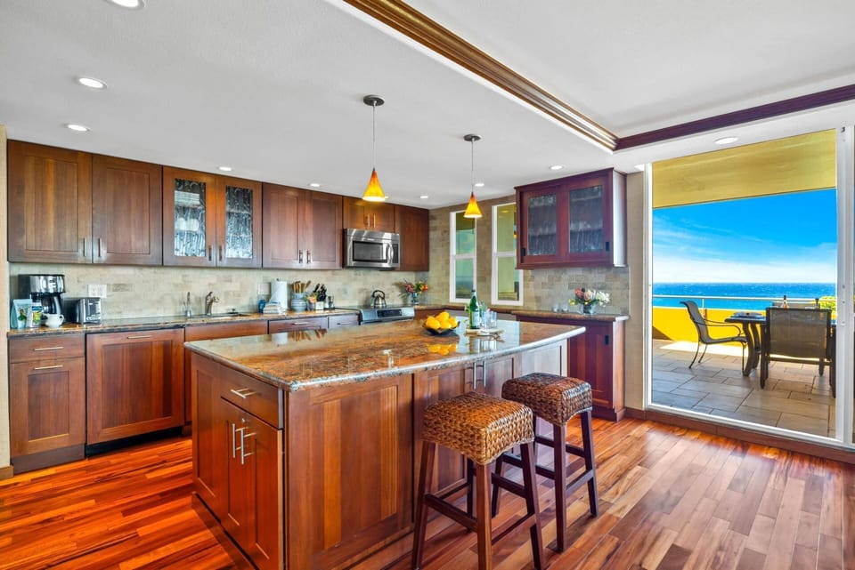 Villa, 2 Bedrooms (Penthouse, Ocean View, (MKV-A606)) | Private kitchen | Fridge, microwave, oven, coffee/tea maker