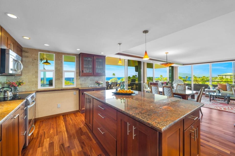 Villa, 2 Bedrooms (Penthouse, Ocean View, (MKV-A606)) | Private kitchen | Fridge, microwave, oven, coffee/tea maker