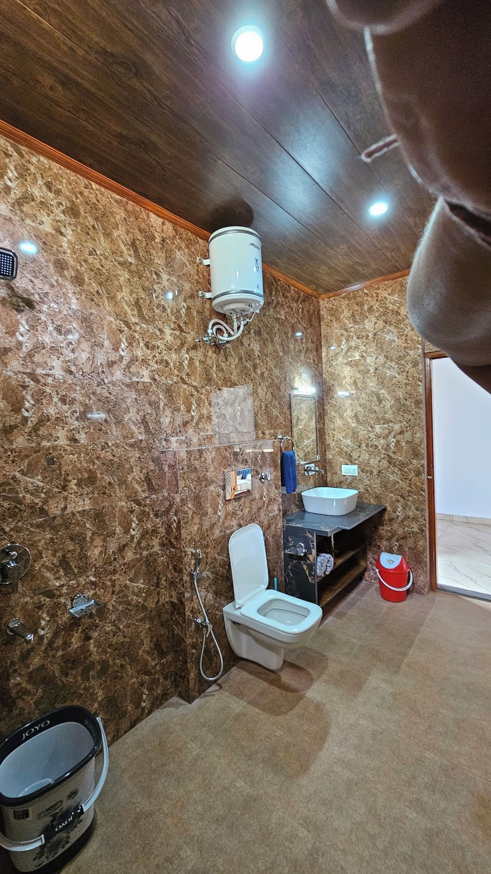 Family Room, Balcony | Bathroom | Shower, free toiletries, towels, soap