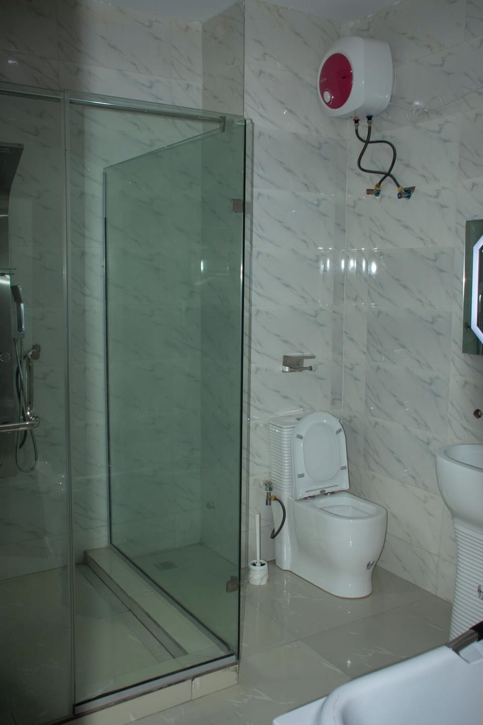 Deluxe Room | Bathroom | Bathtub, free toiletries, towels, soap