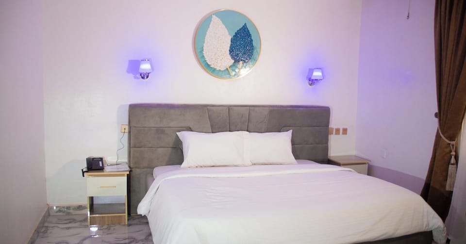 Deluxe Room | Egyptian cotton sheets, premium bedding, memory foam beds, desk