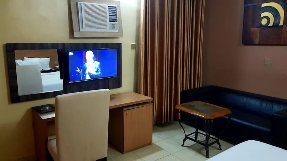Desk, laptop workspace, free WiFi