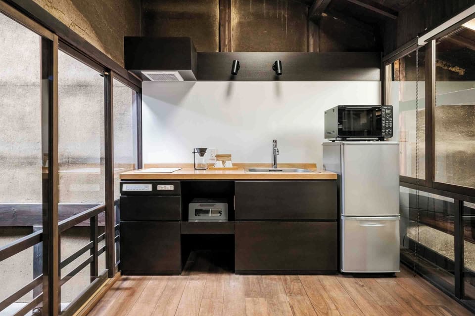 Traditional House, 2 Bedrooms, Non Smoking, Kitchen | Private kitchen | Mini-fridge, microwave, stovetop, electric kettle