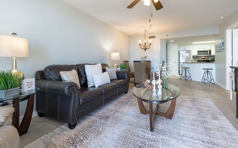 Condo, 2 Bedrooms | Living area
