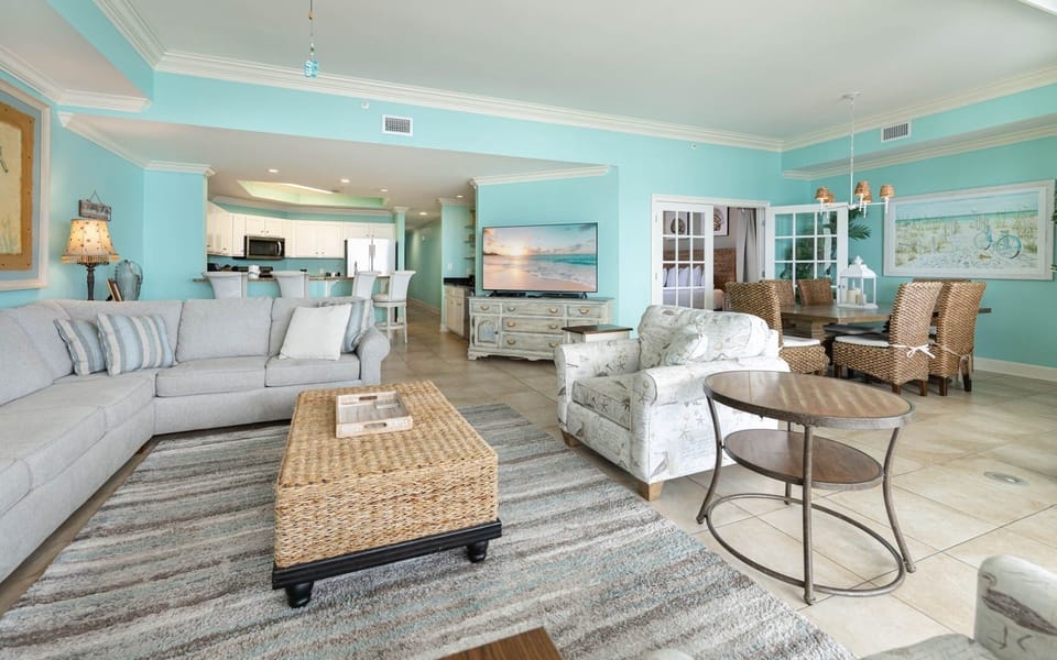 Condo, 3 Bedrooms | Living area