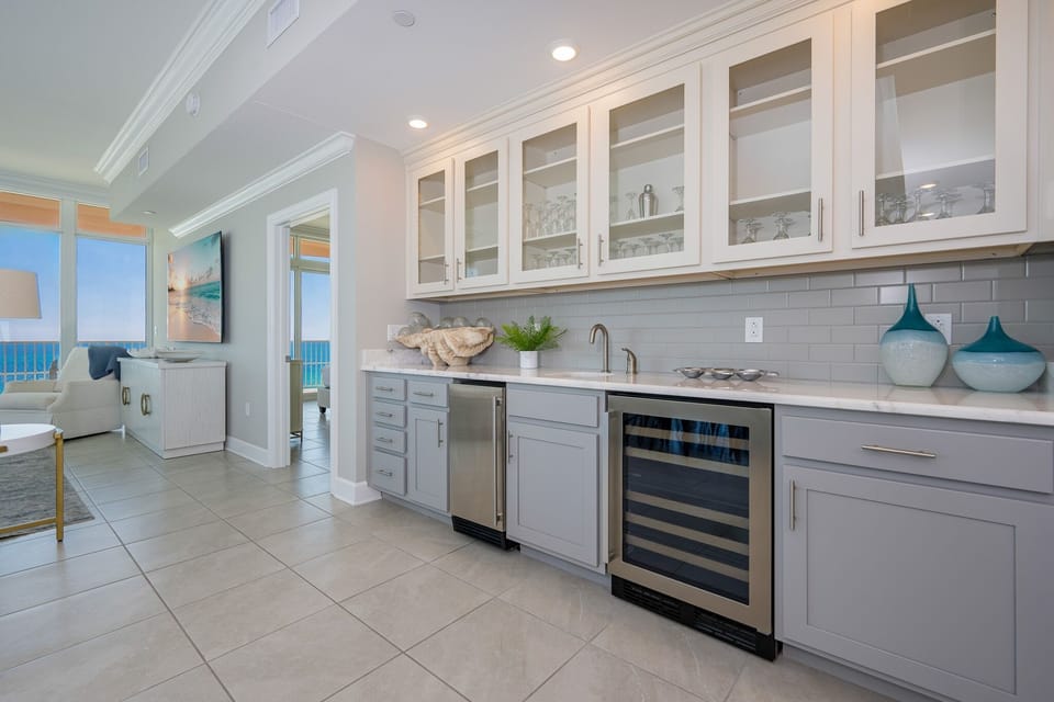 Condo, 4 Bedrooms | Private kitchen | Fridge, oven, coffee/tea maker