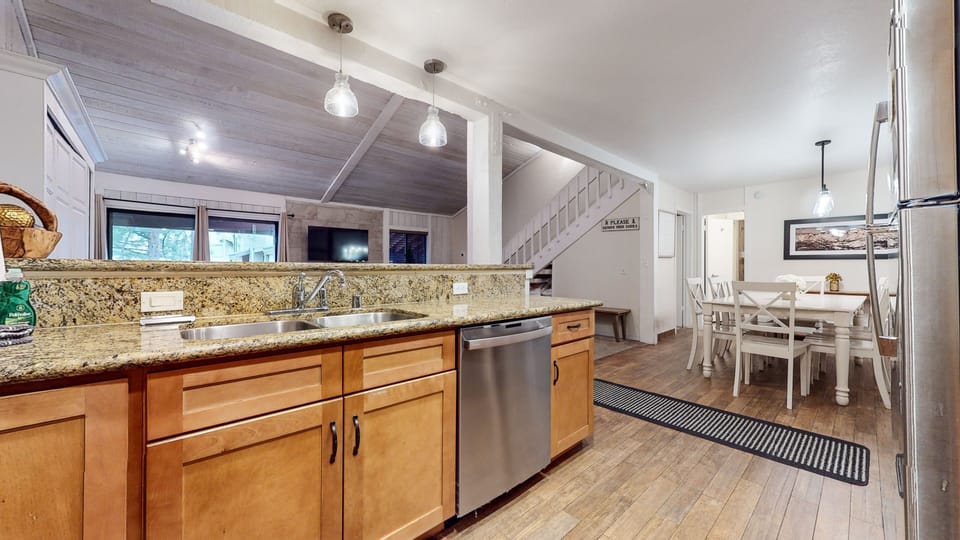 Condo, 3 Bedrooms | Private kitchen | Coffee/tea maker, fridge, oven, toaster