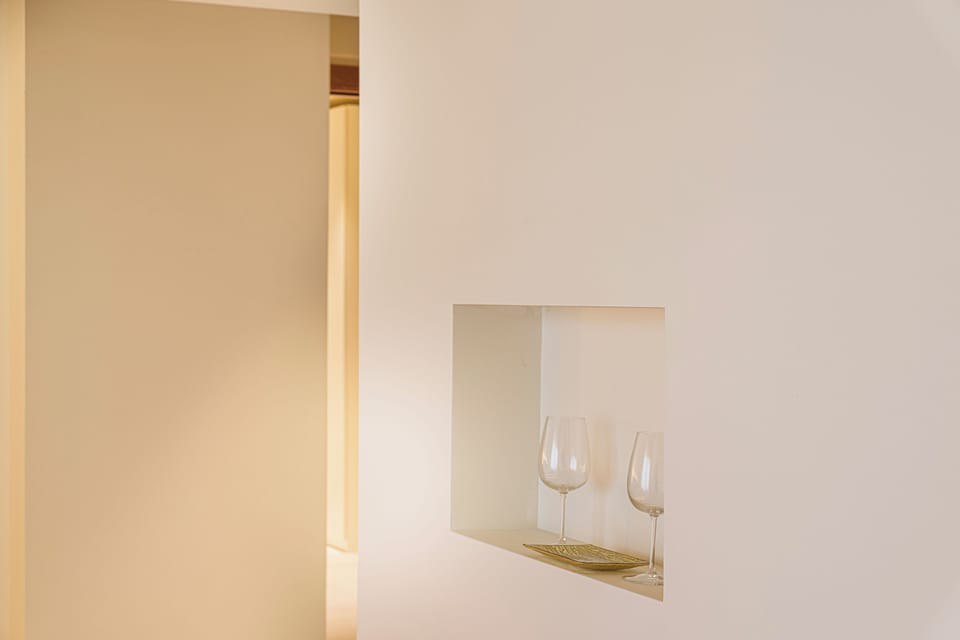 Deluxe Suite, Sea View | Minibar, in-room safe, free WiFi