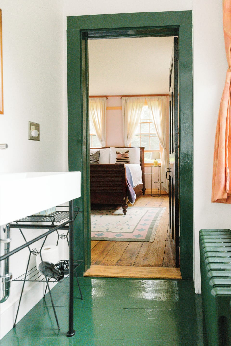 Suite 1: The Pink Room | Bathroom | Hair dryer, towels, soap, shampoo