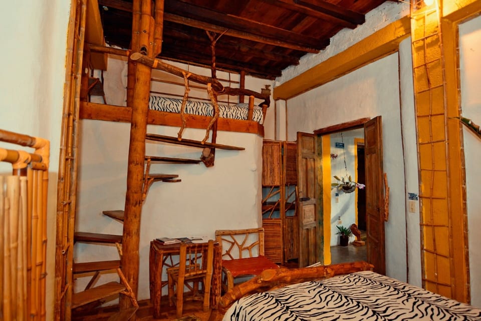Premium Double Room | Desk, laptop workspace, soundproofing, WiFi (free)