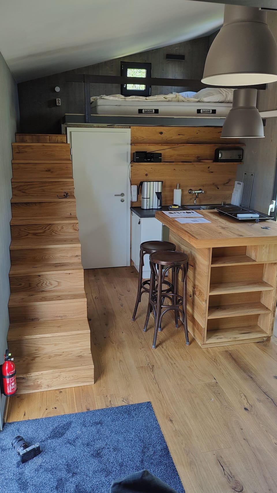TinyHousebeiDresden Häuschen bis 7 Personen, Kaminofen, große Terrasse - Nähe Sächsische Schweiz | Private kitchen | Coffee/tea maker, full-size fridge, microwave, oven