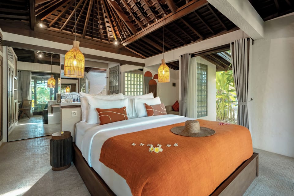 Cottage | Egyptian cotton sheets, premium bedding, minibar, in-room safe