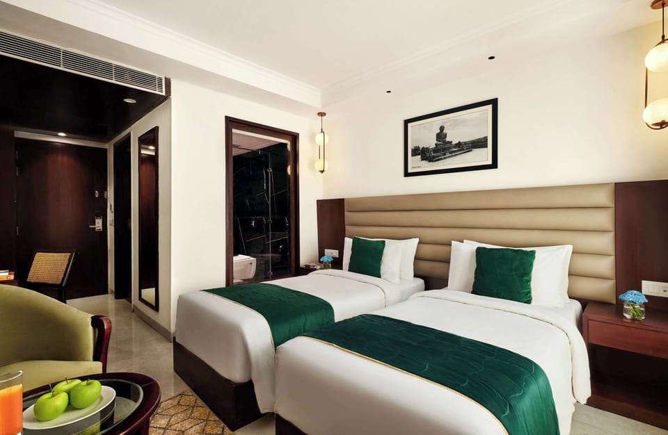 Executive Room, 1 Double Bed | Desk, iron/ironing board, free WiFi, bed sheets