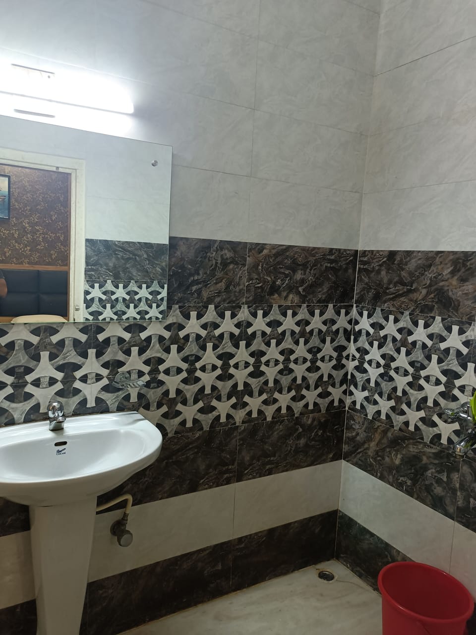 Deluxe Room | Bathroom | Bathrobes, slippers, bidet, toilet paper