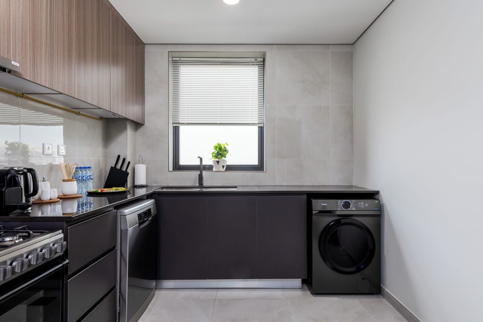 Comfort Apartment, Balcony | Private kitchen | Fridge, microwave, oven, stovetop