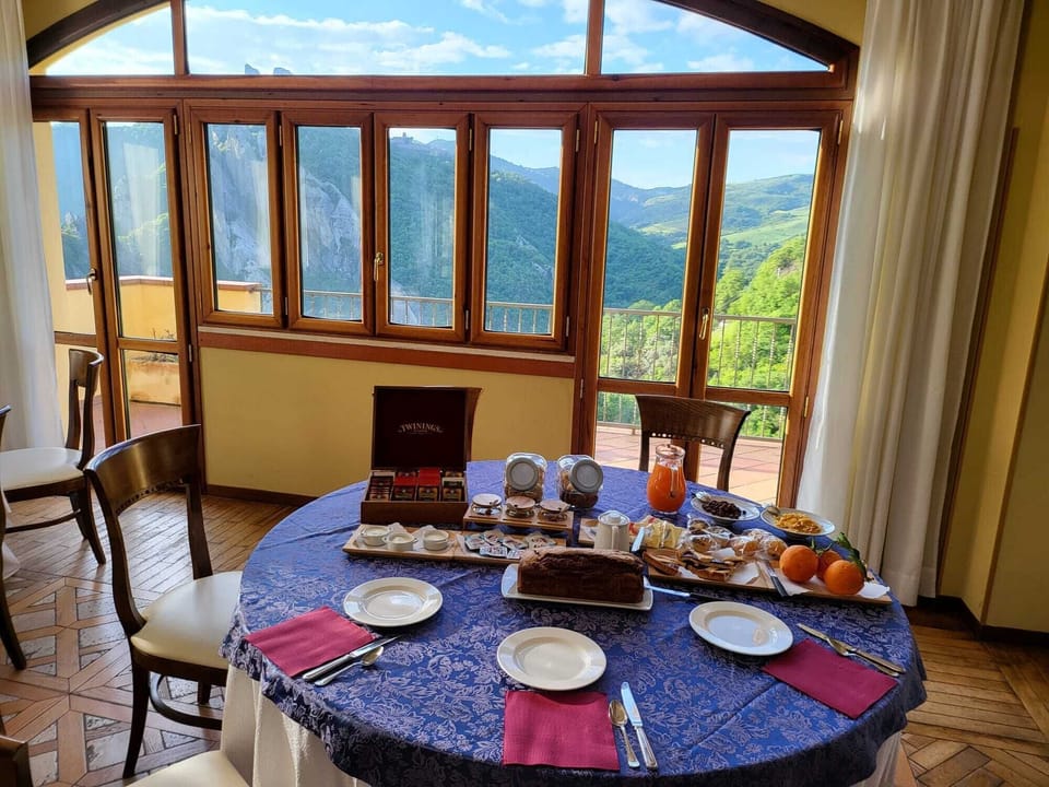 Daily cooked-to-order breakfast (EUR 10 per person)