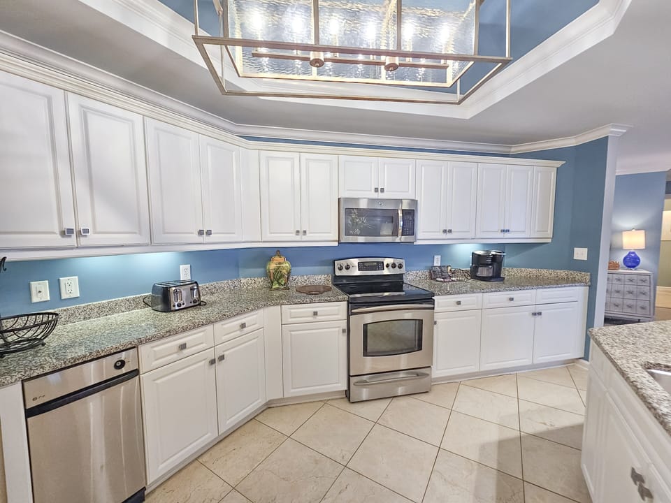 Condo, 3 Bedrooms | Private kitchen | Coffee/tea maker, fridge, oven, toaster