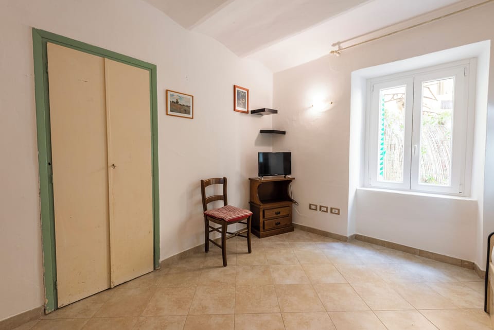 Comfort Apartment, Patio | 2 bedrooms, iron/ironing board, free WiFi