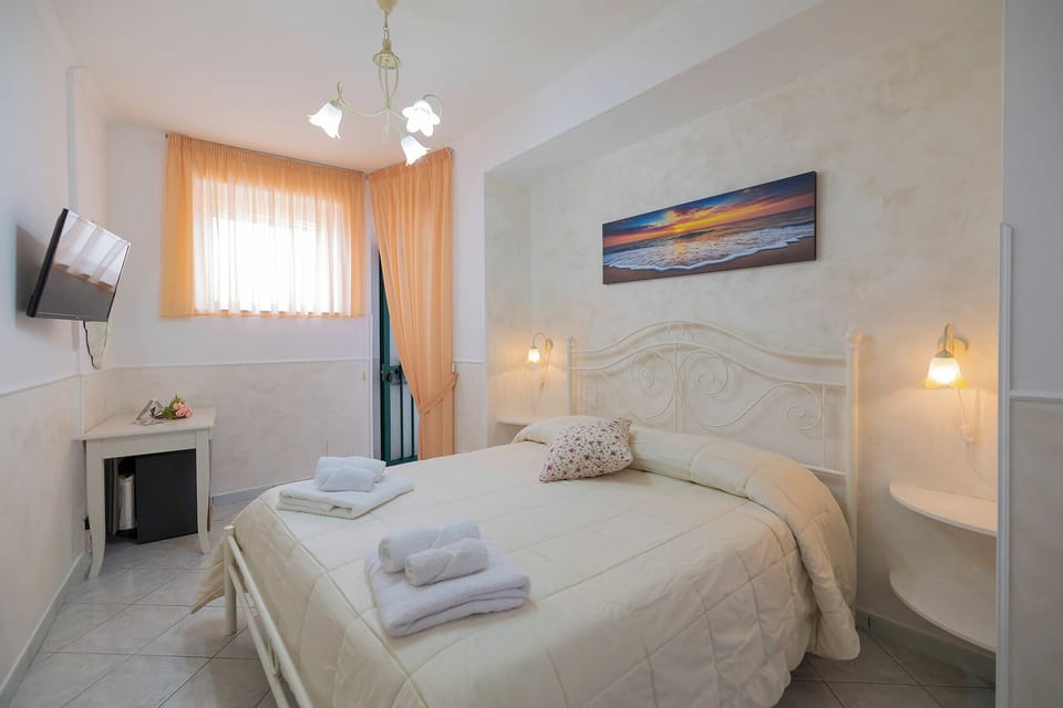 Standard Double Room | Desk, free WiFi