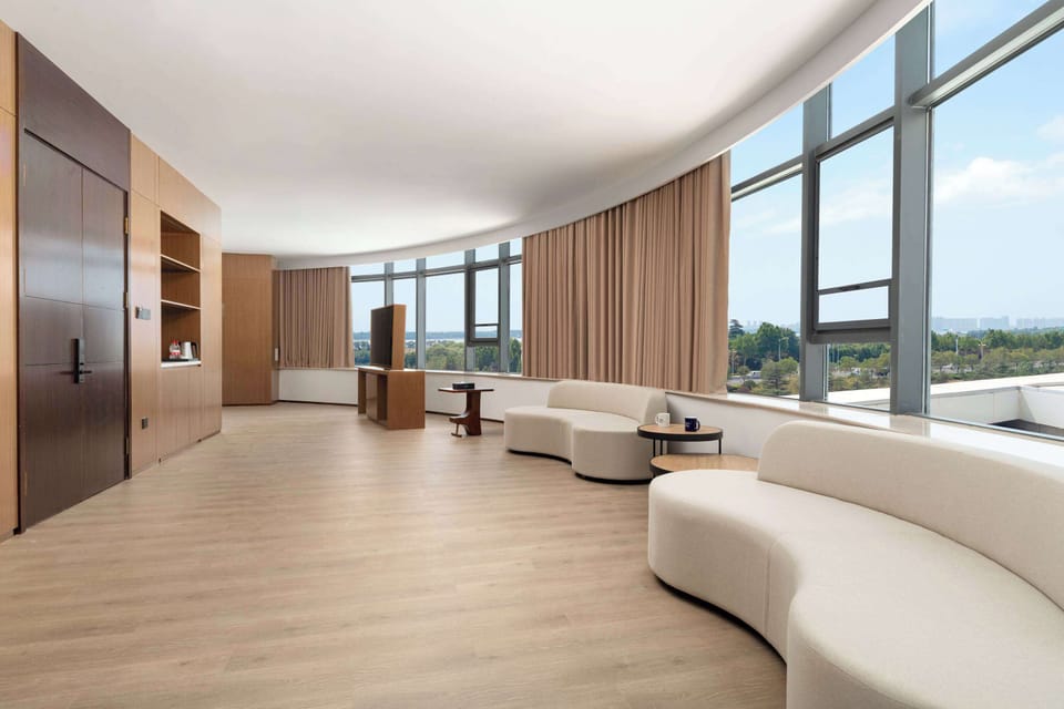 Executive Suite, 1 King Bed, Non Smoking, River View