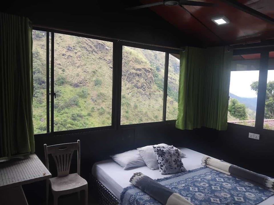 Deluxe Double or Twin Room, Mountain View | Soundproofing, iron/ironing board, free WiFi