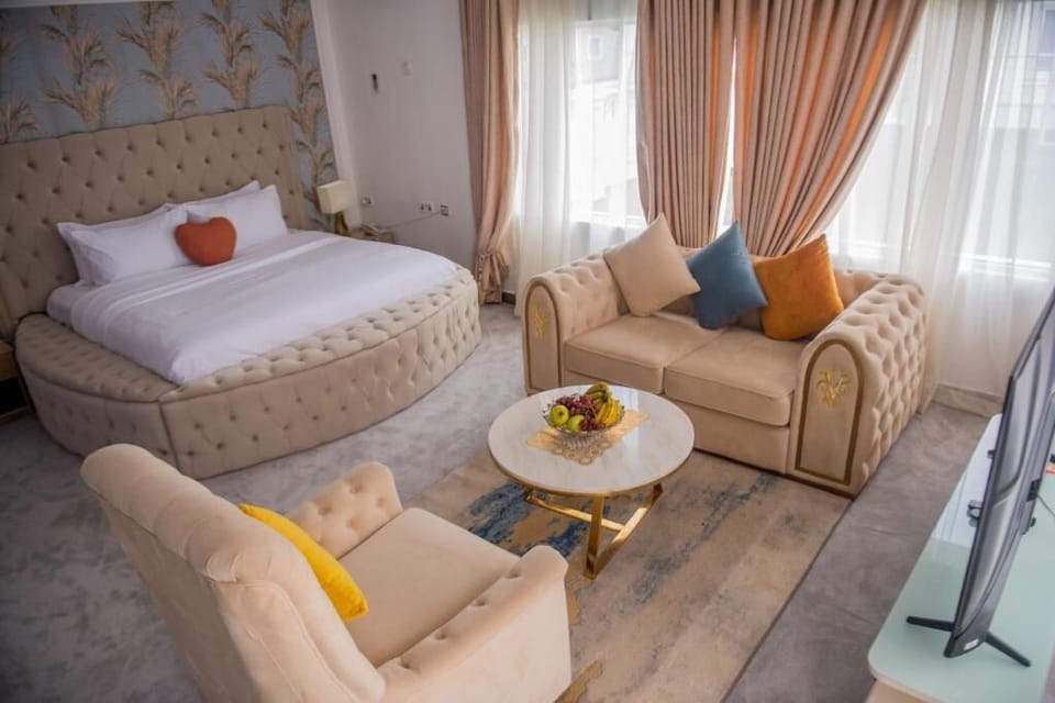 Comfort Room, Balcony, City View | Desk, laptop workspace, soundproofing, free WiFi