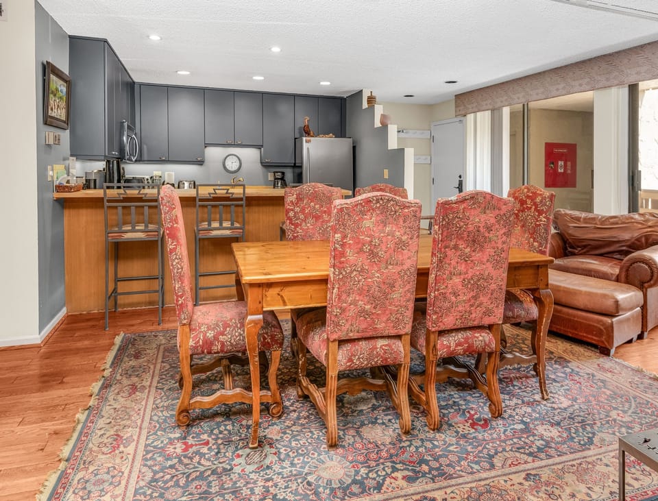 Condo, 4 Bedrooms | Dining