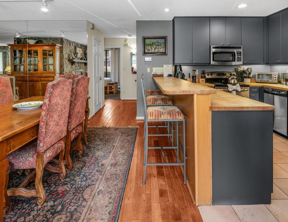 Condo, 4 Bedrooms | Private kitchen | Coffee/tea maker, fridge, oven, toaster