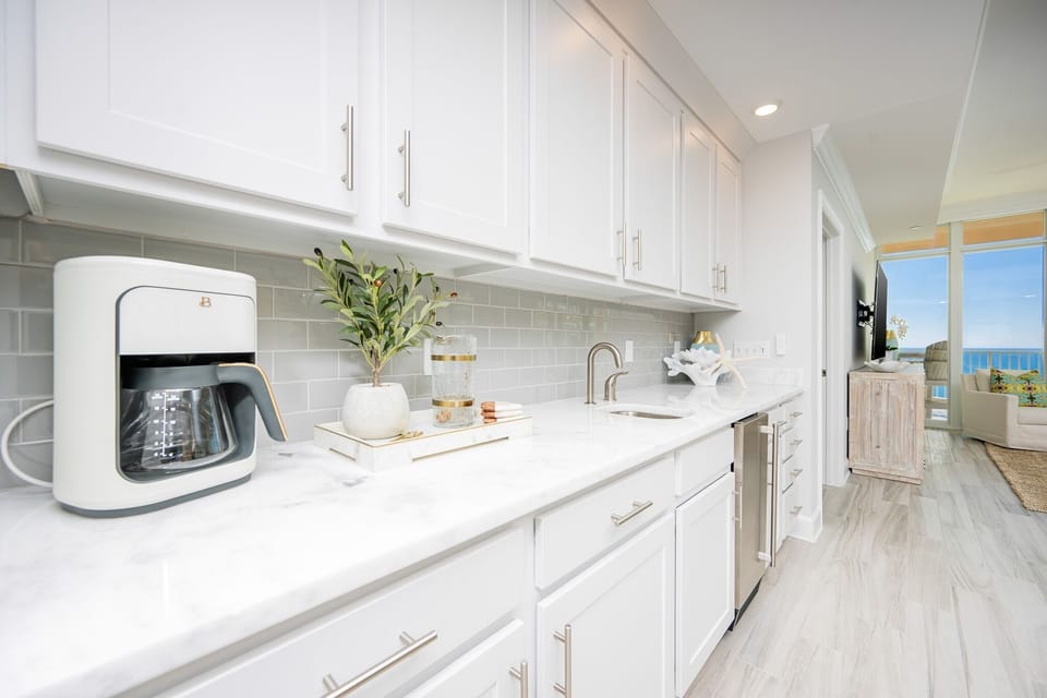 Condo, 4 Bedrooms | Private kitchen | Fridge, oven, coffee/tea maker
