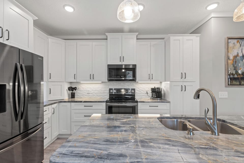 House, Multiple Beds, Pool Access, Garden View (209 Rose Lane) | Private kitchen | Fridge, microwave, oven, stovetop