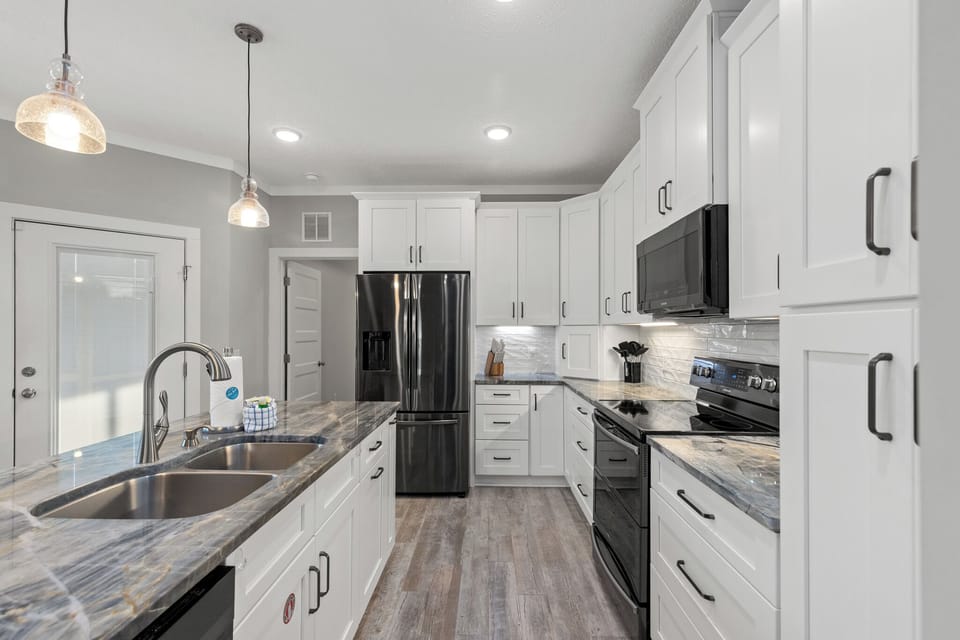 House, Multiple Beds, Pool Access, Garden View (209 Rose Lane) | Private kitchen | Fridge, microwave, oven, stovetop