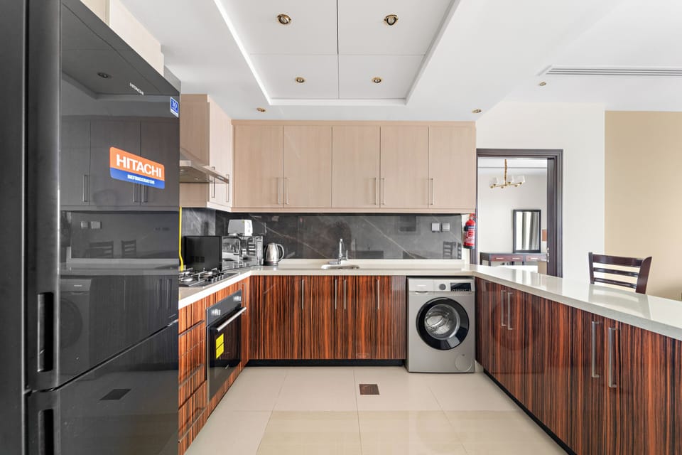 Deluxe Apartment, Canal View | Private kitchen | Microwave, oven, stovetop, electric kettle