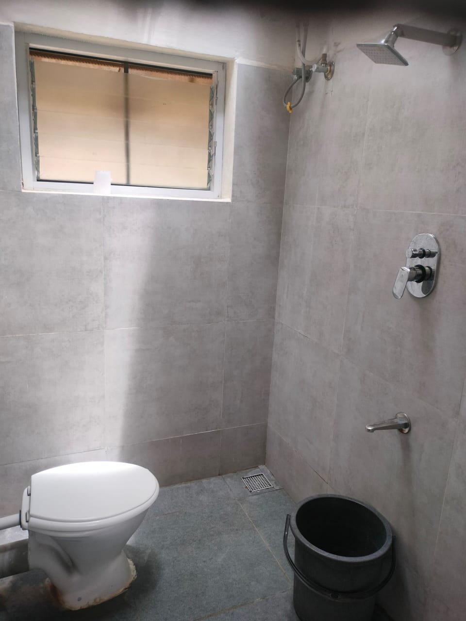 Superior Room | Bathroom | Shower, bidet, soap