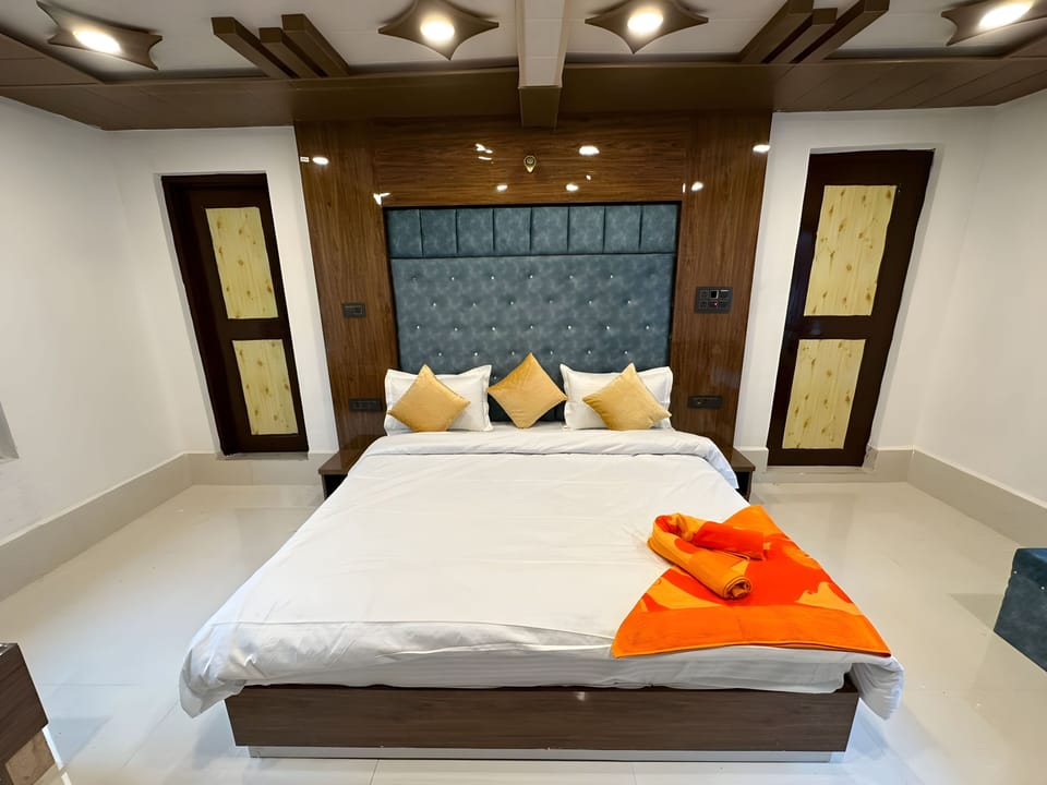 Luxury Double Room, Balcony, Mountain View | Desk, laptop workspace, free WiFi