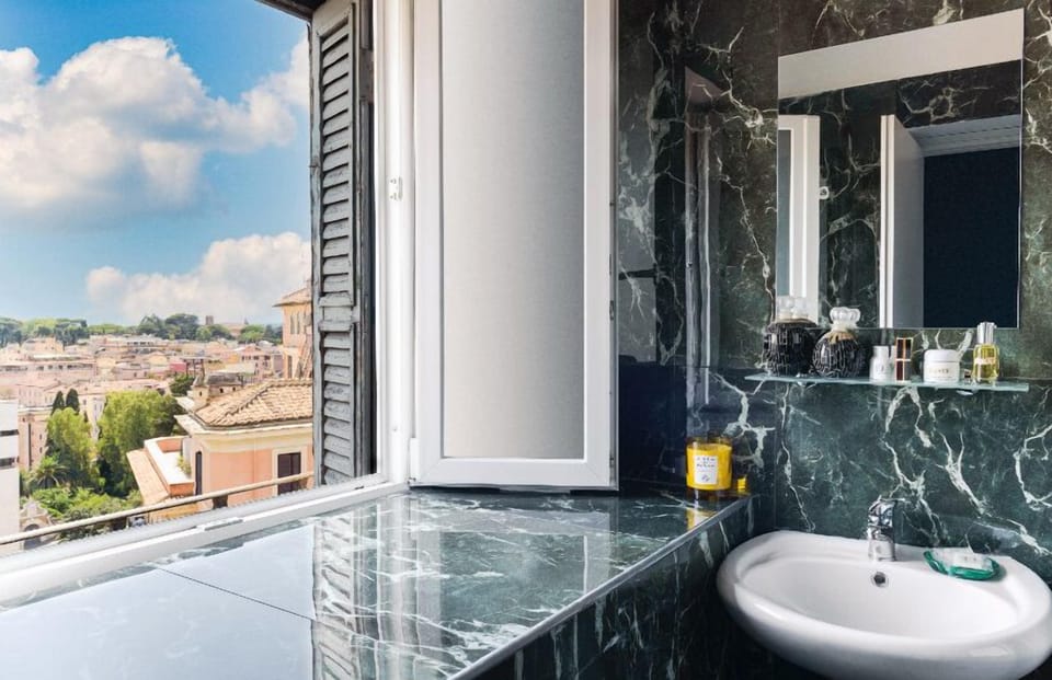 Deluxe Townhome, City View | Bathroom | Bidet