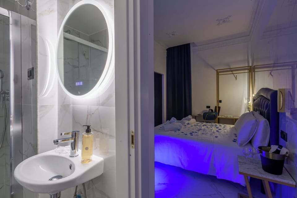 Luxury Room | In-room safe, desk, laptop workspace, soundproofing